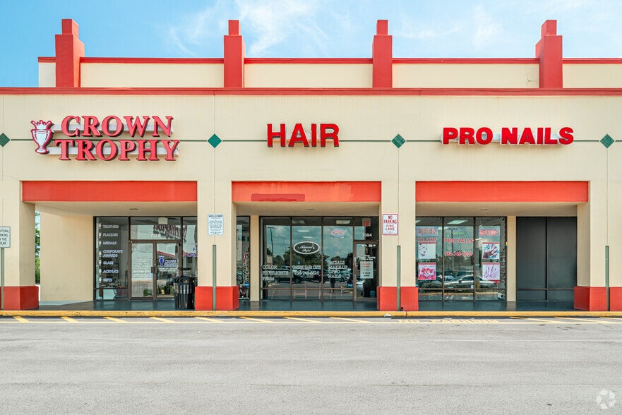 7388-7562 W Commercial Blvd, Lauderhill, FL for lease - Building Photo - Image 2 of 17