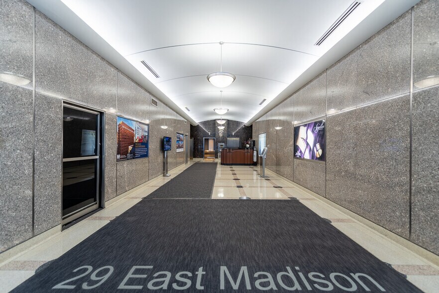 29 E Madison St, Chicago, IL à louer - Hall d’entrée - Image 2 de 9