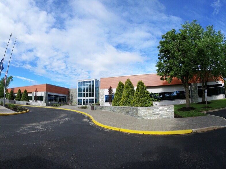 5000 Dearborn Cir, Mount Laurel, NJ à louer - Photo du bâtiment - Image 3 de 24