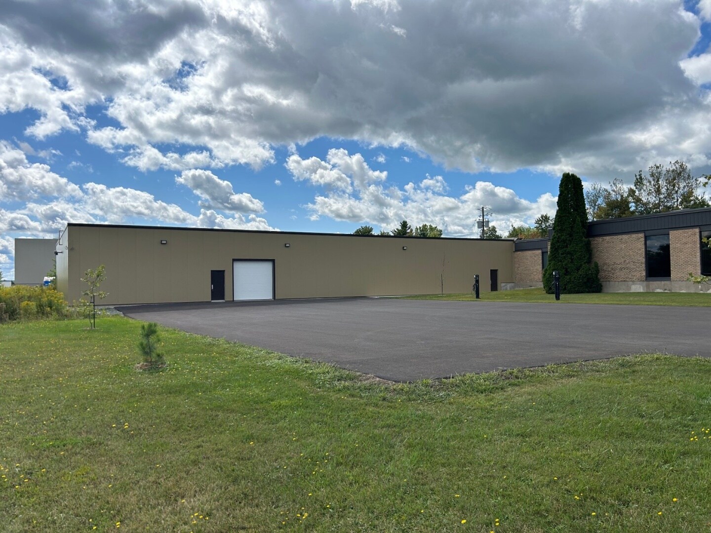 950 Rue Cowie, Granby, QC for lease Building Photo- Image 1 of 4