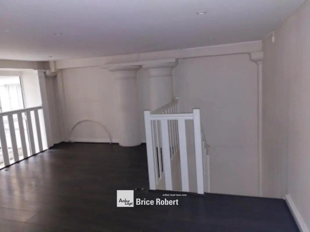 1 Place Du Griffon, Lyon for lease Interior Photo- Image 1 of 2