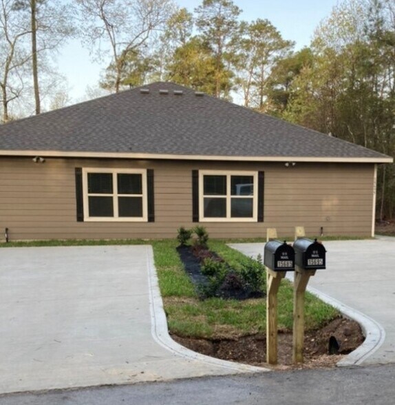 15685 Pecan Dr, Montgomery, TX à vendre - Photo principale - Image 1 de 1