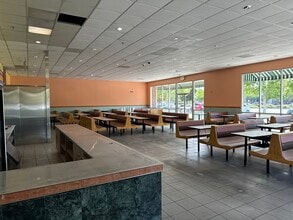 6905 Camino Arroyo, Gilroy, CA for lease Interior Photo- Image 2 of 8