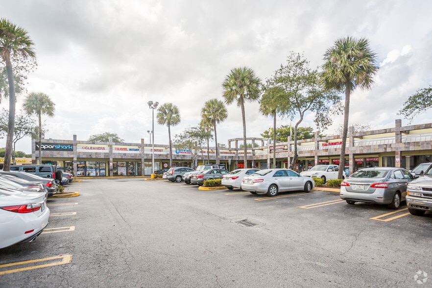 16764-16800 NW 67th Ave, Hialeah, FL for lease - Building Photo - Image 2 of 4