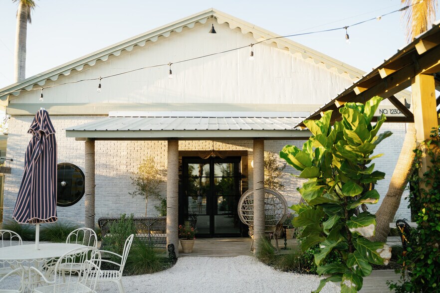 12304 Cortez Rd, Cortez, FL à vendre - Photo du bâtiment - Image 2 de 27