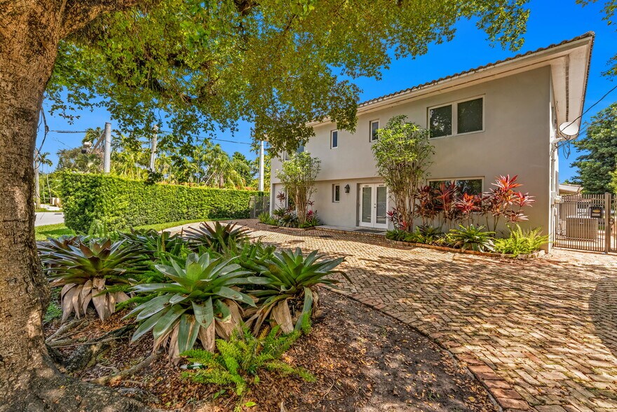 4801 University Dr, Coral Gables, FL à vendre - Photo principale - Image 1 de 49