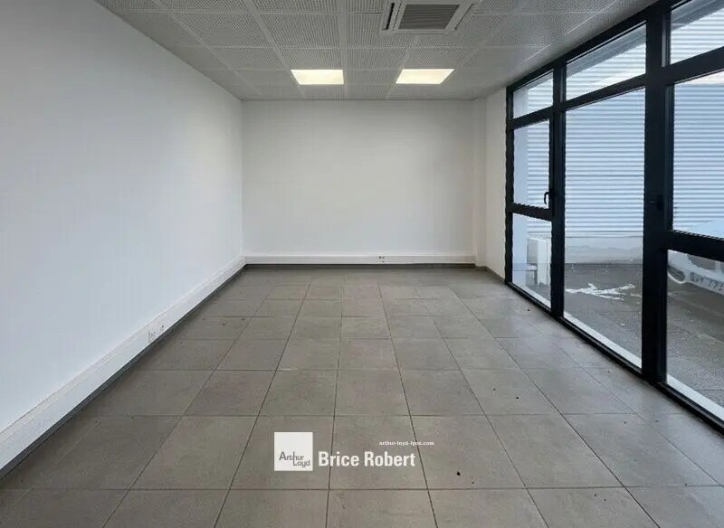 Office in Genas for lease - Interior Photo - Image 3 of 4