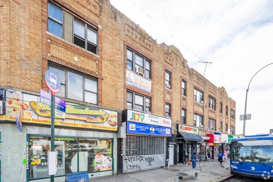 153-38 Hillside Ave, Jamaica, NY à louer - Photo du bâtiment - Image 2 de 2