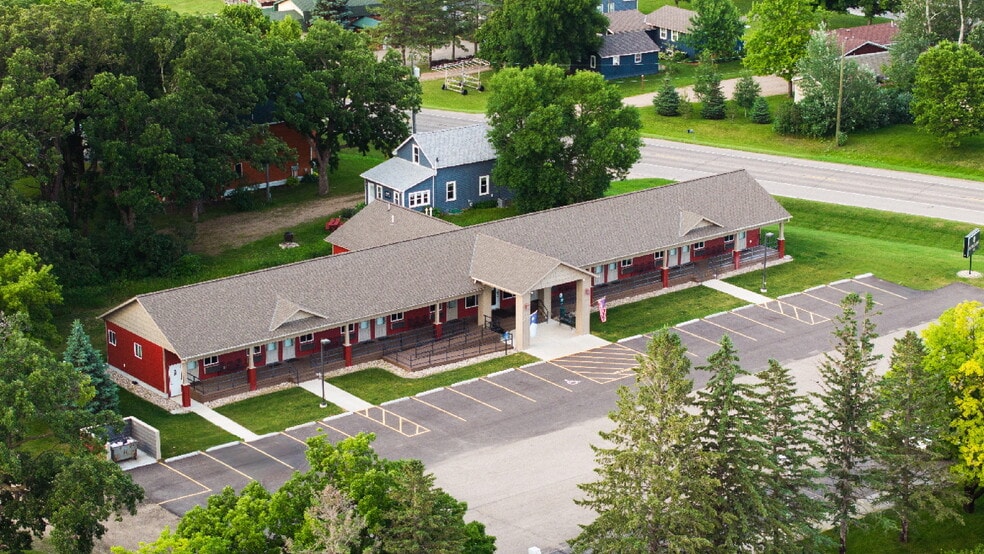 102 Glenhaven Dr, Battle Lake, MN à vendre - Photo du bâtiment - Image 3 de 46