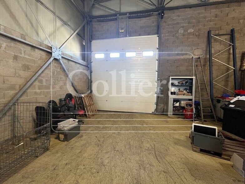 Flex in Vitrolles for lease - Interior Photo - Image 3 of 10