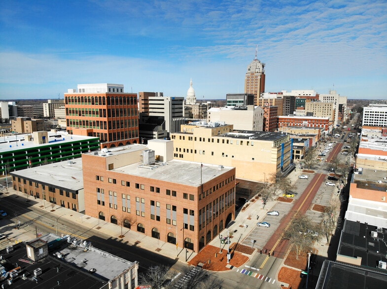 Former Law School Campus portfolio of 2 properties for sale on LoopNet.ca - Building Photo - Image 2 of 8