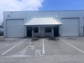 2696 NW 31st Ave, Lauderdale Lakes, FL à louer Photo du bâtiment- Image 1 de 6