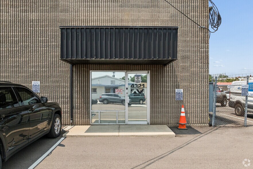 4321 Broadway, Denver, CO à louer - Photo du bâtiment - Image 3 de 12