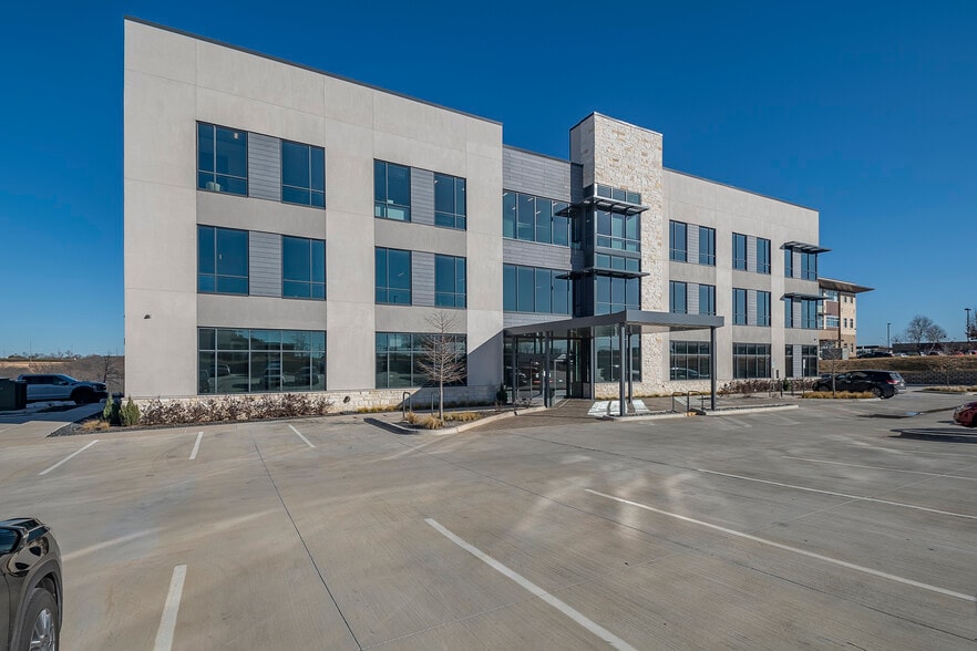 6844 Harris Pky, Fort Worth, TX for lease - Building Photo - Image 2 of 12