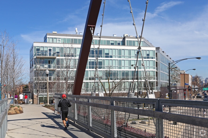 1767 N Milwaukee Ave, Chicago, IL à louer - Photo du bâtiment - Image 2 de 46