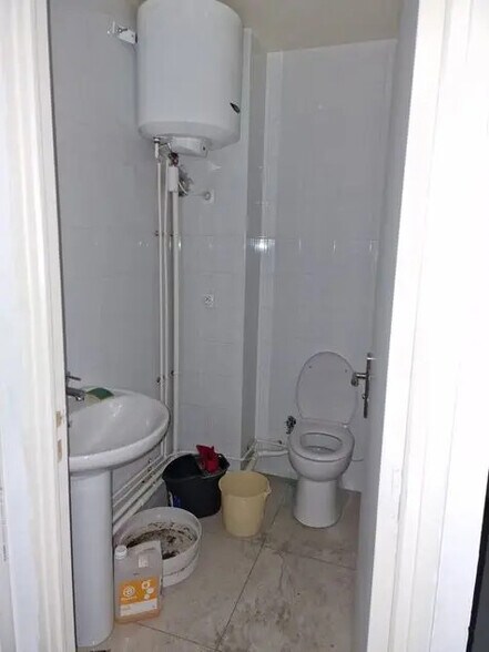 Retail in Paris for lease - Interior Photo - Image 3 of 7