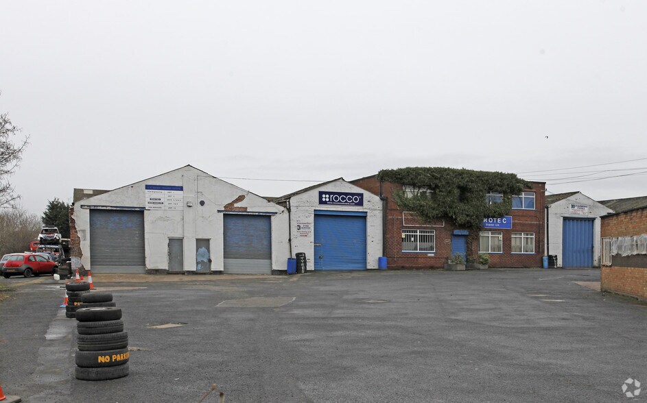 Hayes Ln, Stourbridge for lease - Primary Photo - Image 1 of 7