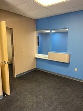 2011 E Houston St, San Antonio, TX for lease Building Photo- Image 2 of 5