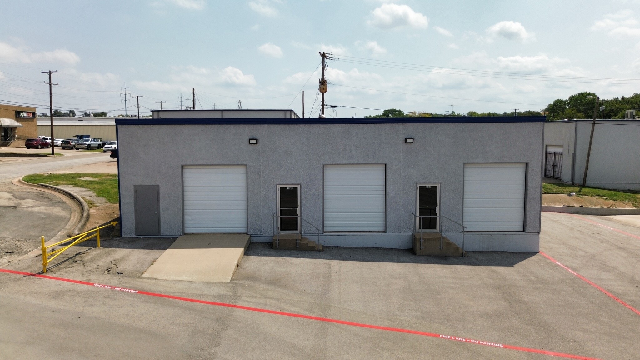 2402-2404 Blue Smoke Ct, Fort Worth, TX for lease Building Photo- Image 1 of 3