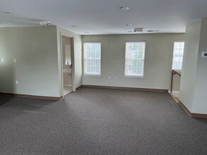 7840-7846 Forest Hill Ave, Richmond, VA for lease Interior Photo- Image 2 of 8