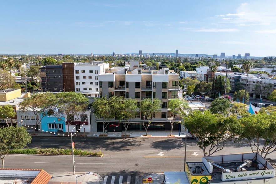 7428 Santa Monica Blvd, West Hollywood, CA for lease - Building Photo - Image 2 of 14