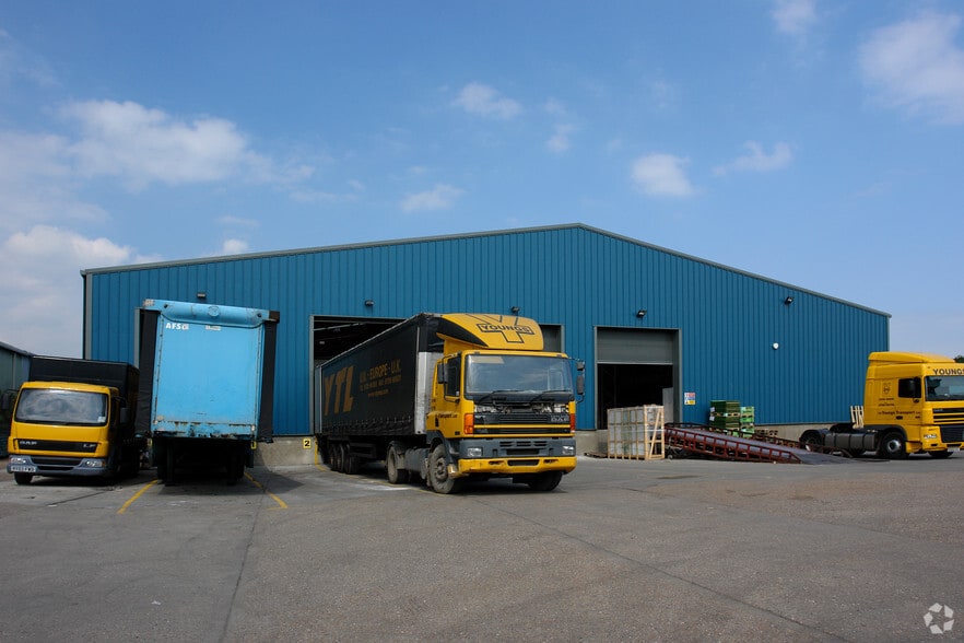 Botany Way, Purfleet for lease - Primary Photo - Image 1 of 2
