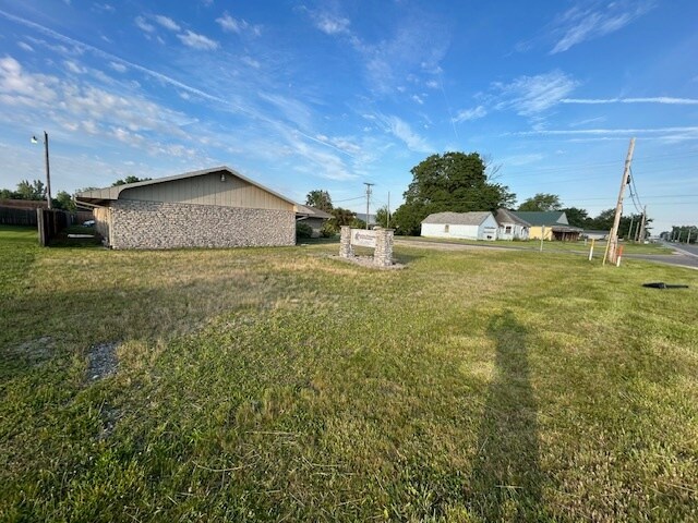 2015 E State Road 32, Winchester, IN à vendre - Photo du bâtiment - Image 3 de 9