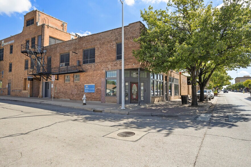 1412 W Magnolia Ave, Fort Worth, TX à louer - Photo du bâtiment - Image 2 de 9