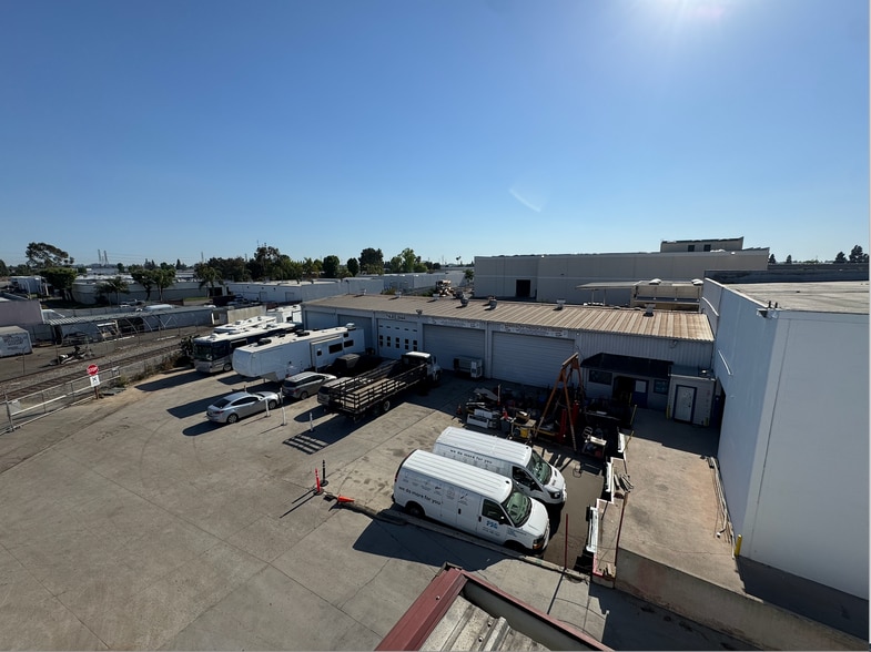 410 W Grove Ave, Orange, CA for lease - Building Photo - Image 2 of 5