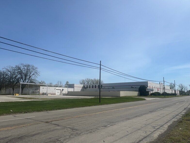 6120 N Detroit Ave, Toledo, OH à louer - Photo du bâtiment - Image 2 de 12