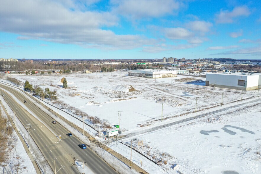 15 Pearson St, Kitchener, ON à louer - Photo du bâtiment - Image 2 de 3