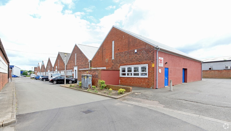 Tewin Rd, Welwyn Garden City for lease - Building Photo - Image 3 of 4