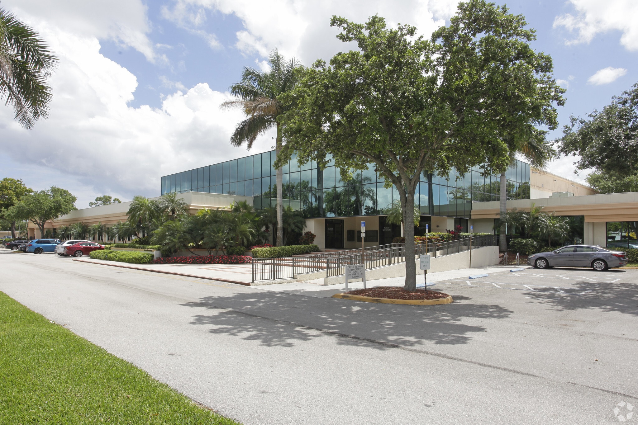 1900 W Commercial Blvd, Fort Lauderdale, FL for lease Primary Photo- Image 1 of 4
