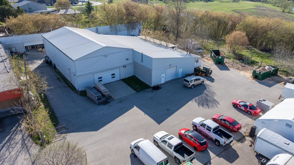 145 Arnold St, Wilmot, ON for lease - Building Photo - Image 3 of 4