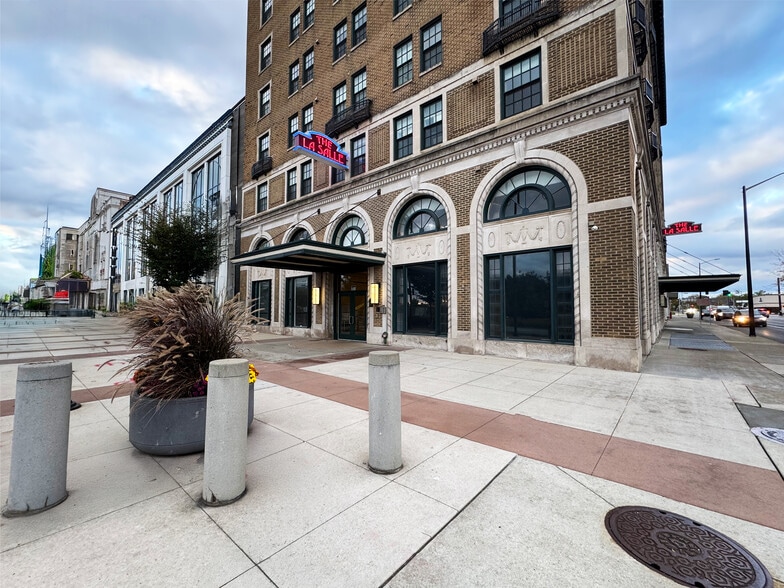 237 Doctor M.L.K. Jr Blvd, South Bend, IN for lease - Building Photo - Image 2 of 11