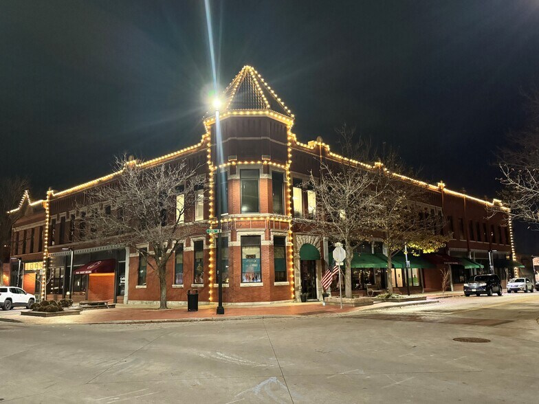 100 E Park St, Olathe, KS à louer - Photo du bâtiment - Image 2 de 23