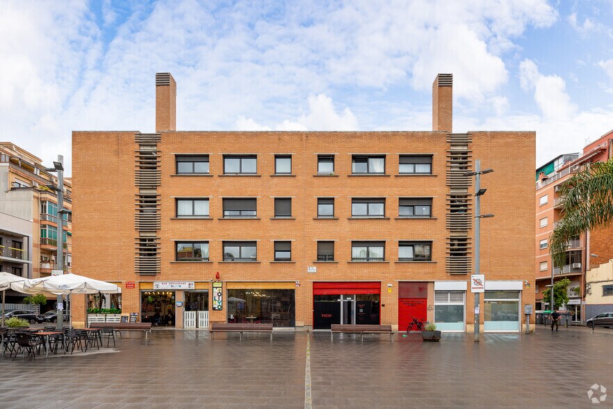 Multifamily in L'Hospitalet de Llobregat, Barcelona for sale - Building Photo - Image 2 of 2