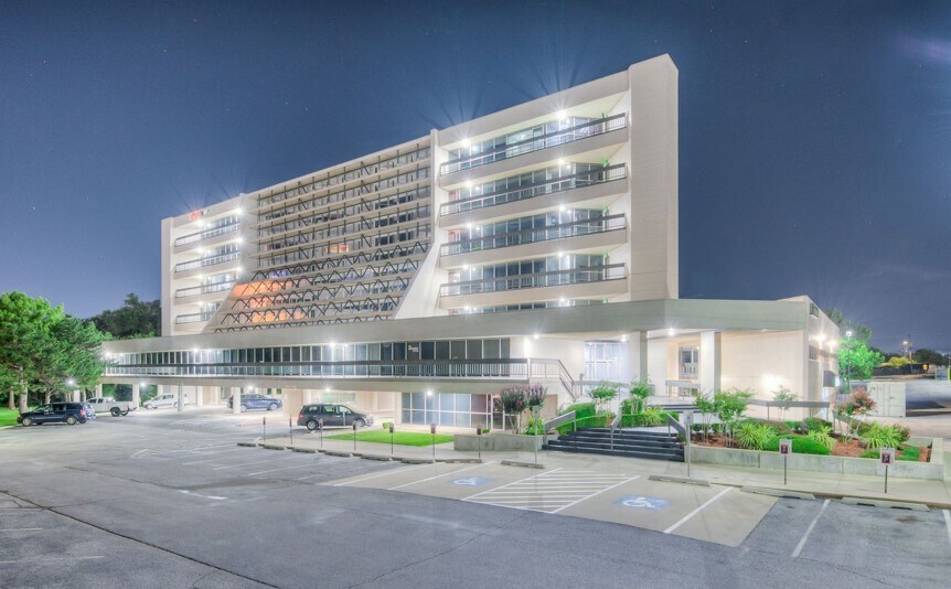 5909 NW Expressway St, Oklahoma City, OK à louer - Photo principale - Image 1 de 16