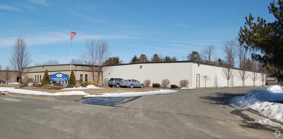 8 Baldwin Dr, Branford, CT à vendre - Photo du bâtiment - Image 2 de 25