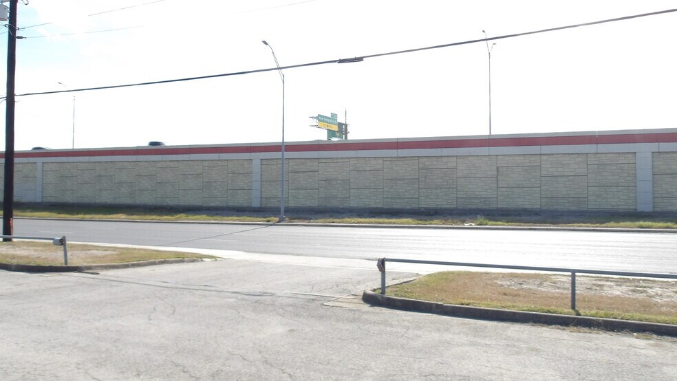 2803 Expressway 83, Harlingen, TX à vendre - Photo du bâtiment - Image 3 de 11