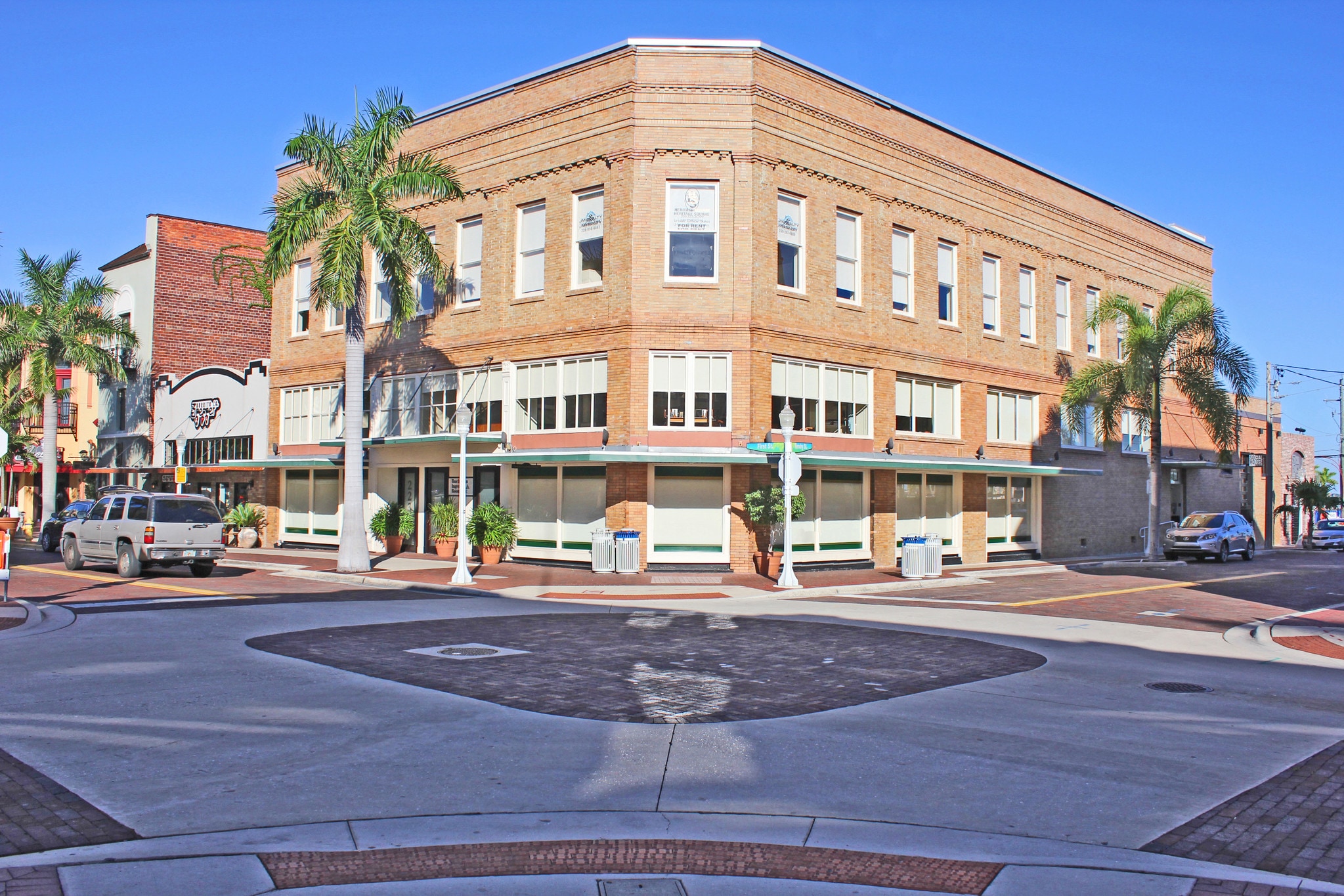 2235 1st St, Fort Myers, FL for lease Building Photo- Image 1 of 8