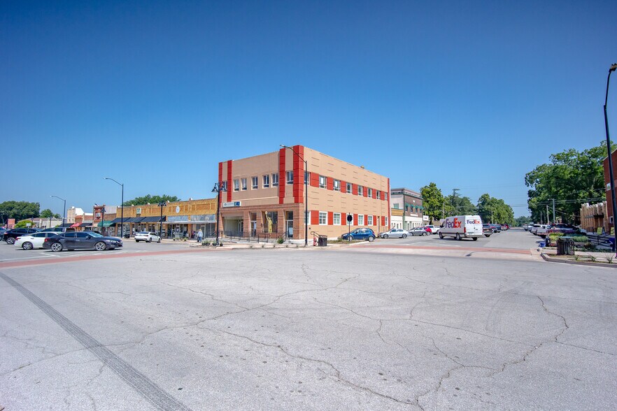 201-203 W Main St, Purcell, OK à vendre - Photo du bâtiment - Image 3 de 56