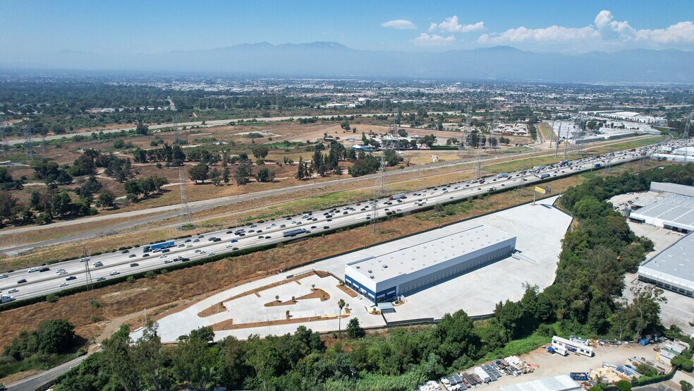 3900 Baybar Rd, Pico Rivera, CA à louer - Photo du bâtiment - Image 2 de 12