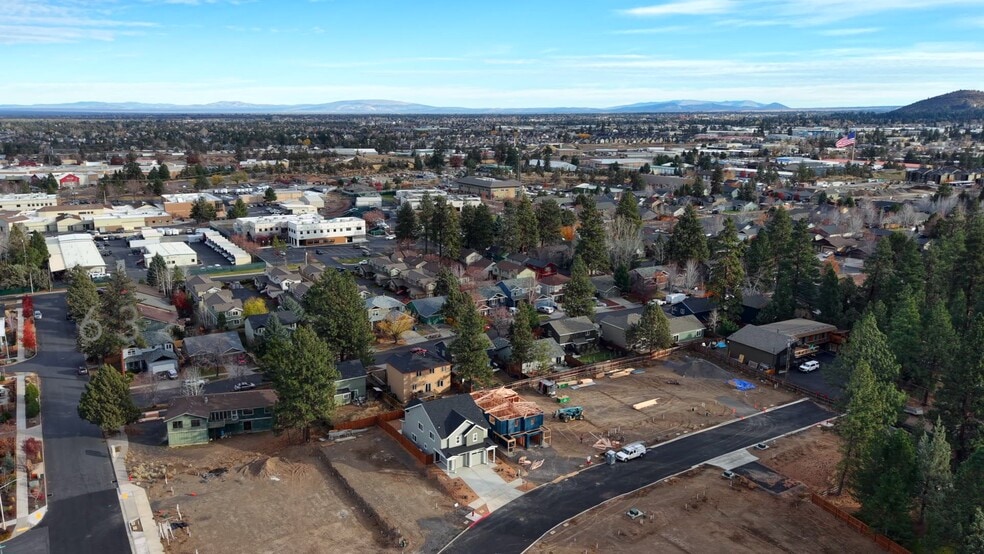 63281 NW Ski Ln, Bend, OR à vendre - Vidéo sur l’inscription commerciale - Image 2 de 25