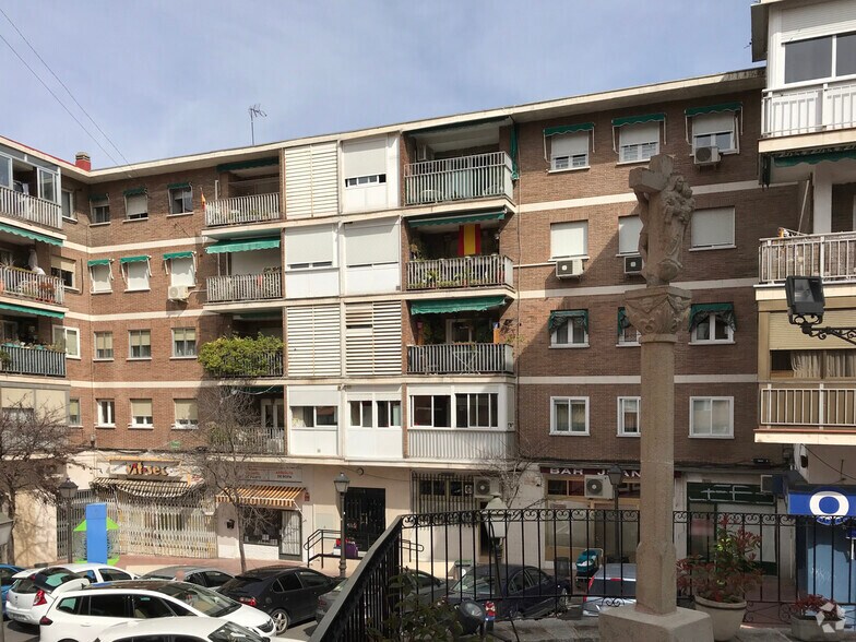 Plaza San Juan, 1, Pozuelo de Alarcón, Madrid à louer - Photo du bâtiment - Image 2 de 2