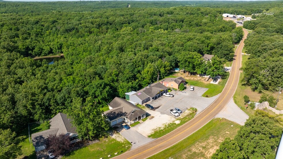 14160 Highway P, Gravois Mills, MO à vendre - Photo du bâtiment - Image 2 de 33