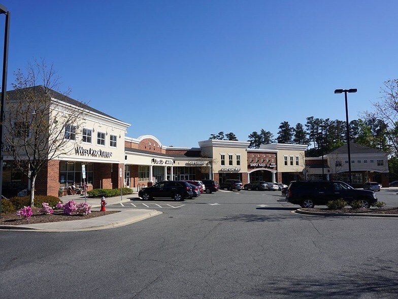 2700-2736 Nc-55 Hwy, Cary, NC à louer - Photo du bâtiment - Image 2 de 7