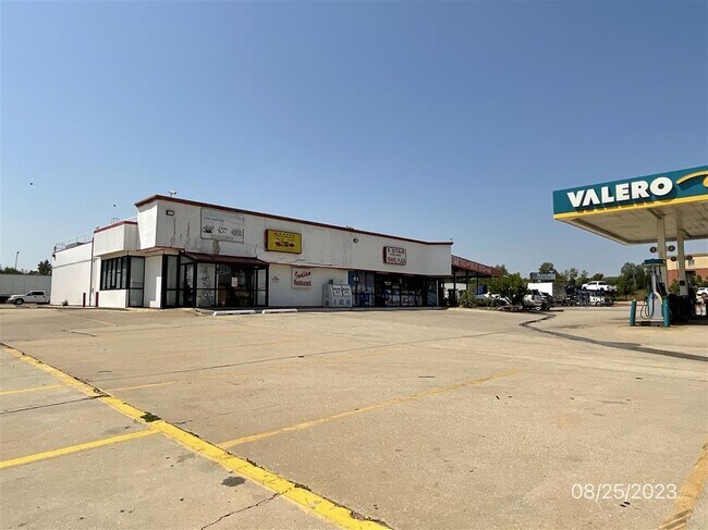 Plus de détails pour 4600 NE 120th St, Oklahoma City, OK - Commerce de détail à vendre