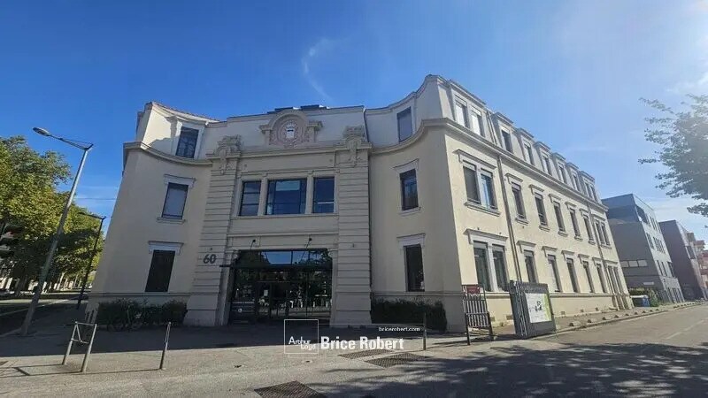 Bureau dans Lyon à louer - Photo du bâtiment - Image 1 de 7