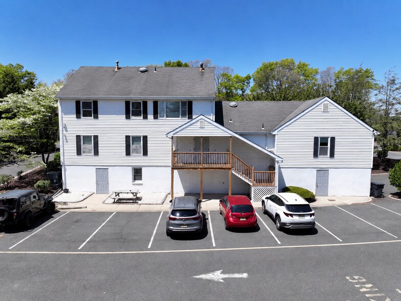 1045 Sally Ike Rd, Brick, NJ à vendre - Photo du bâtiment - Image 2 de 9